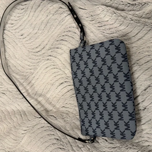 Stylish Blue Chain Belt / Crossbody Bag - Picture 2 of 3